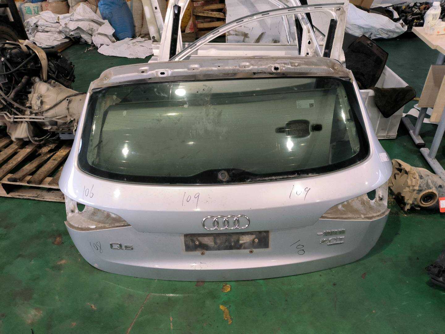8R0827023C 尾盖