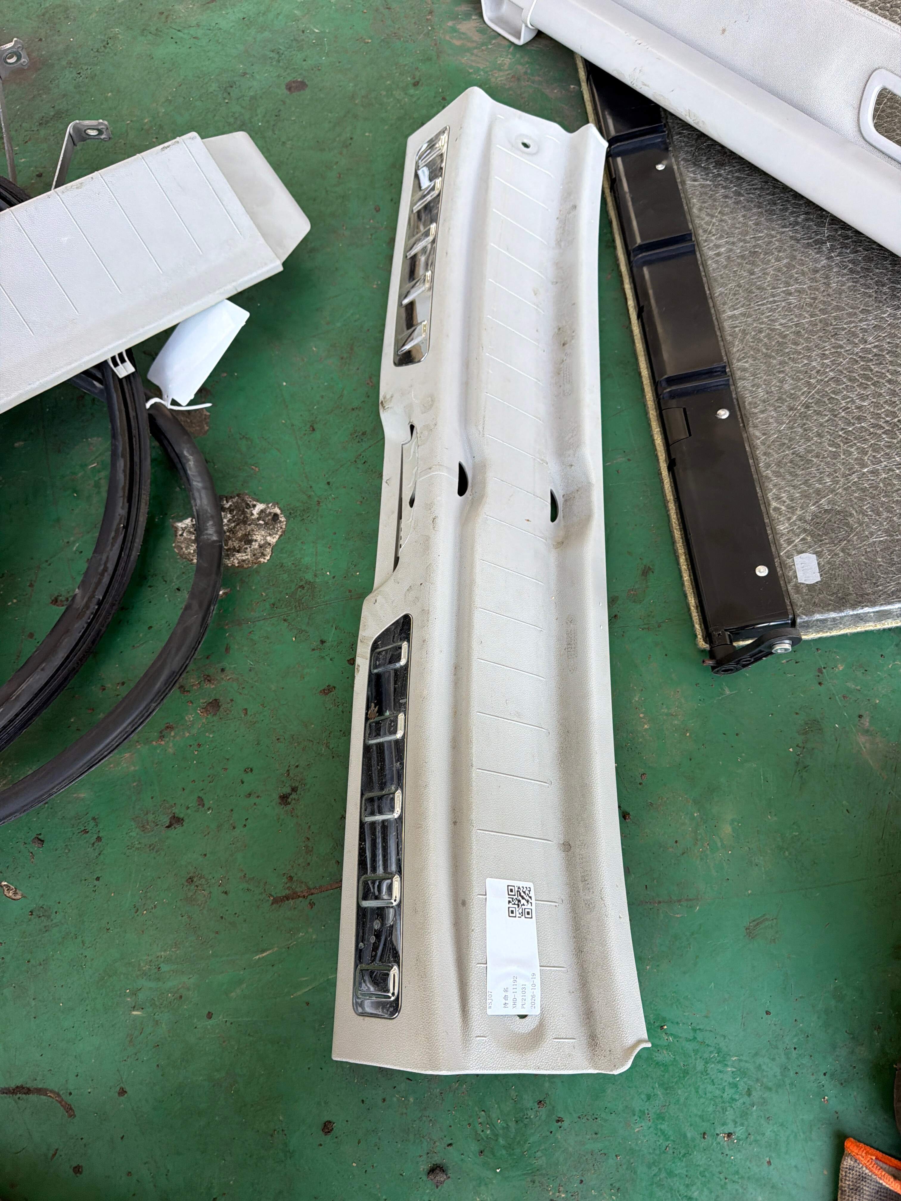 A16969001007E94 Rear Panel Trim