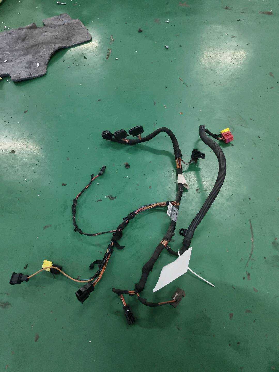8E0971384Q 副驾驶员座椅底座线束