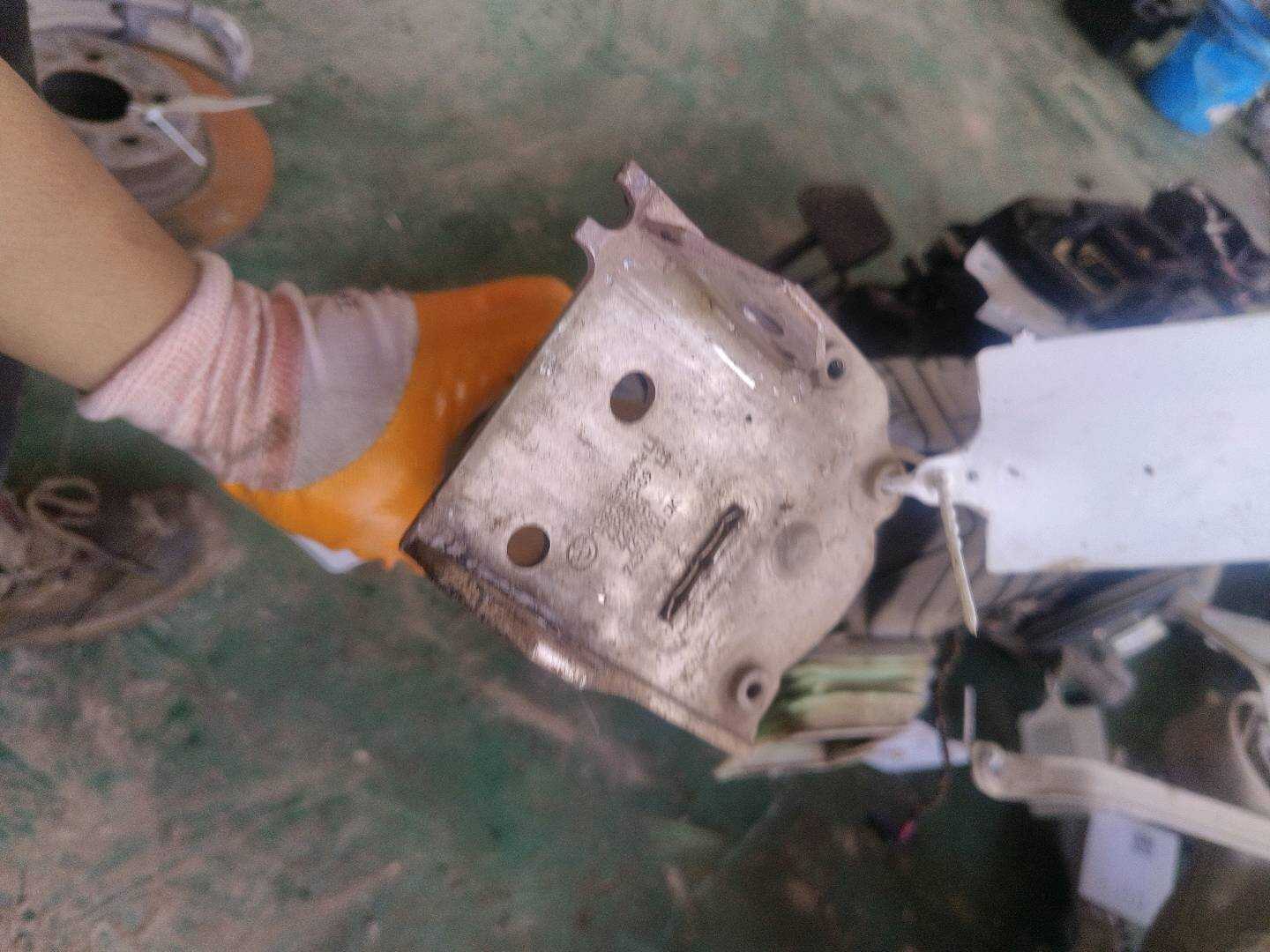 51117186513 Adapter Plate, Left