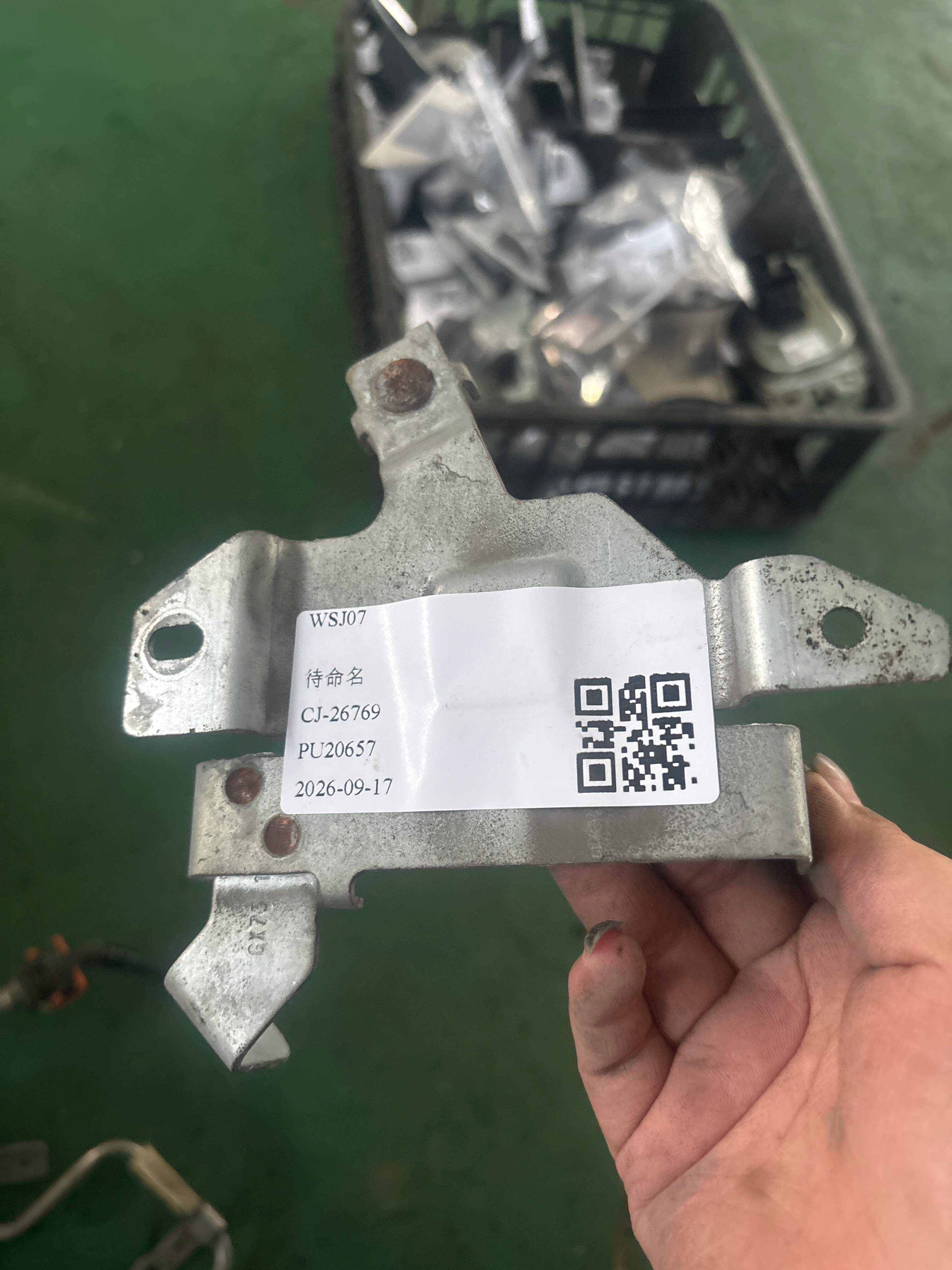 T4N6404 Anti-Theft Horn Bracket