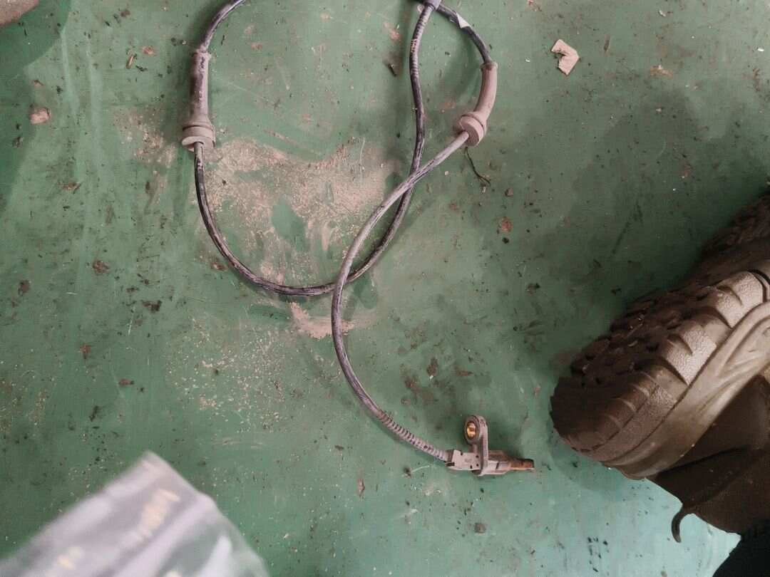 T2H4069 ABS Front Wheel Speed Sensor, Left
