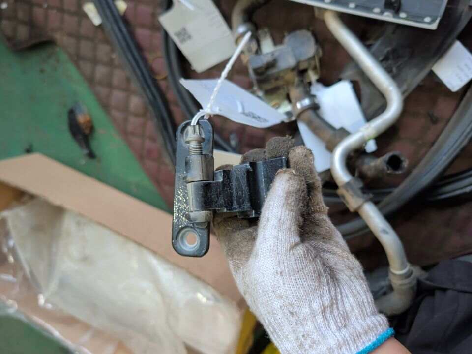 41007203985 Front Door Hinge (Lower Left)