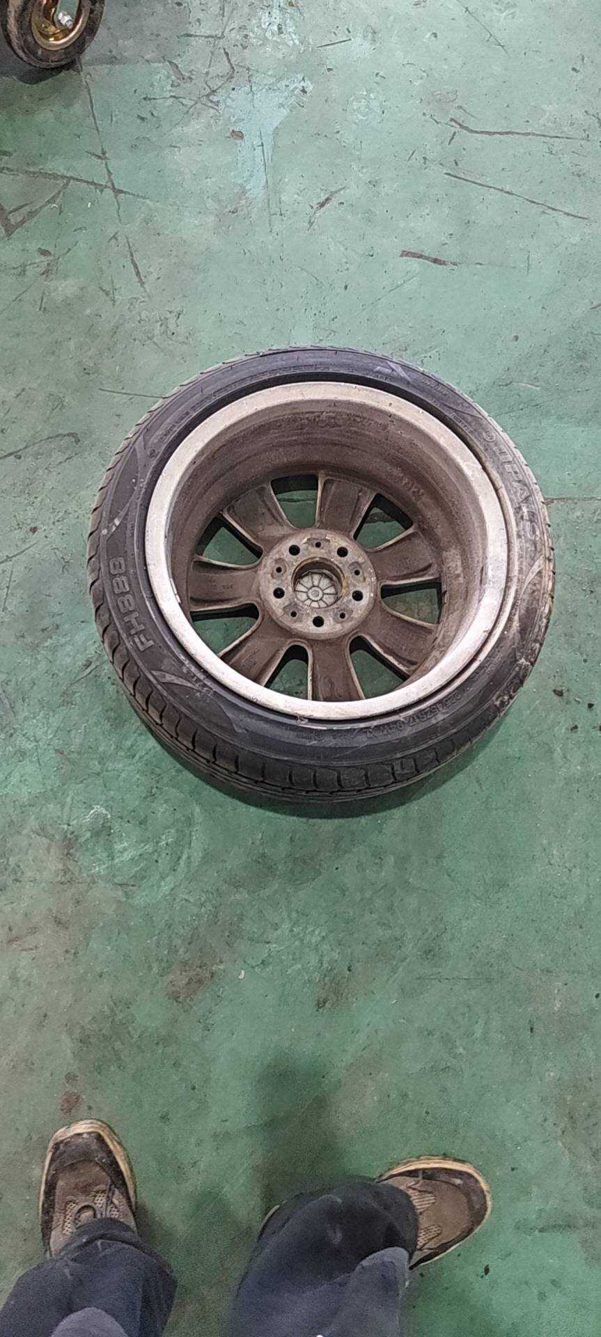 36122471129 Tire