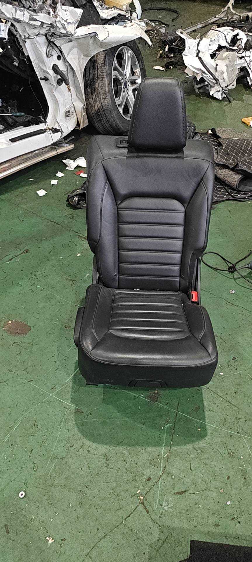 FK7BR66600BGZHP3 中排座椅总成（右）