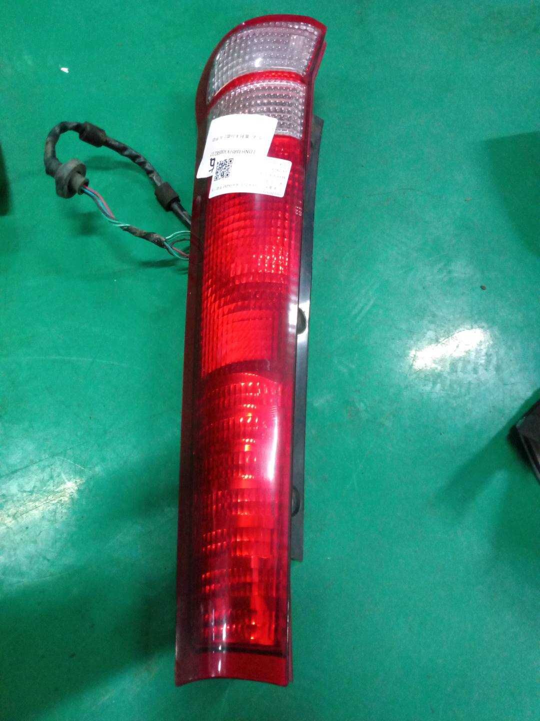 SW608694K1 Tail Light Assembly, Right