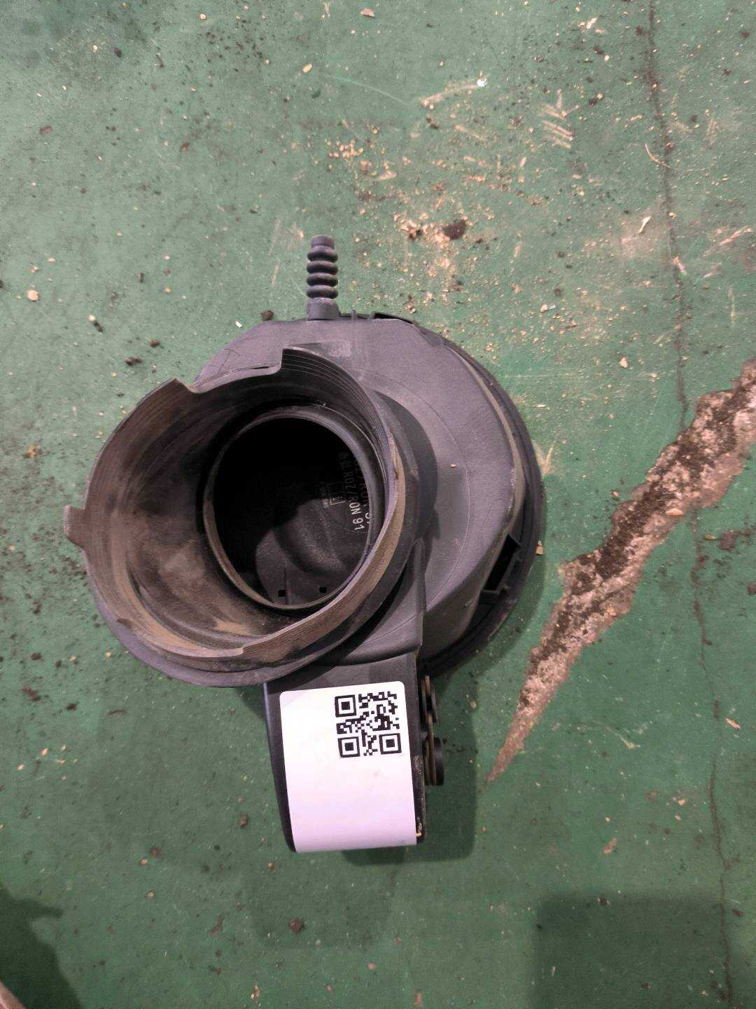 51177148884 燃油箱加注底座