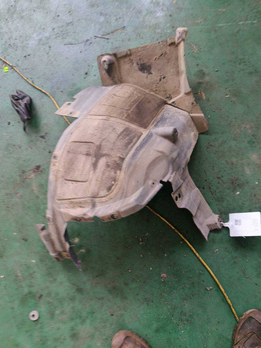 51717333524 前叶子板内衬(右后)
