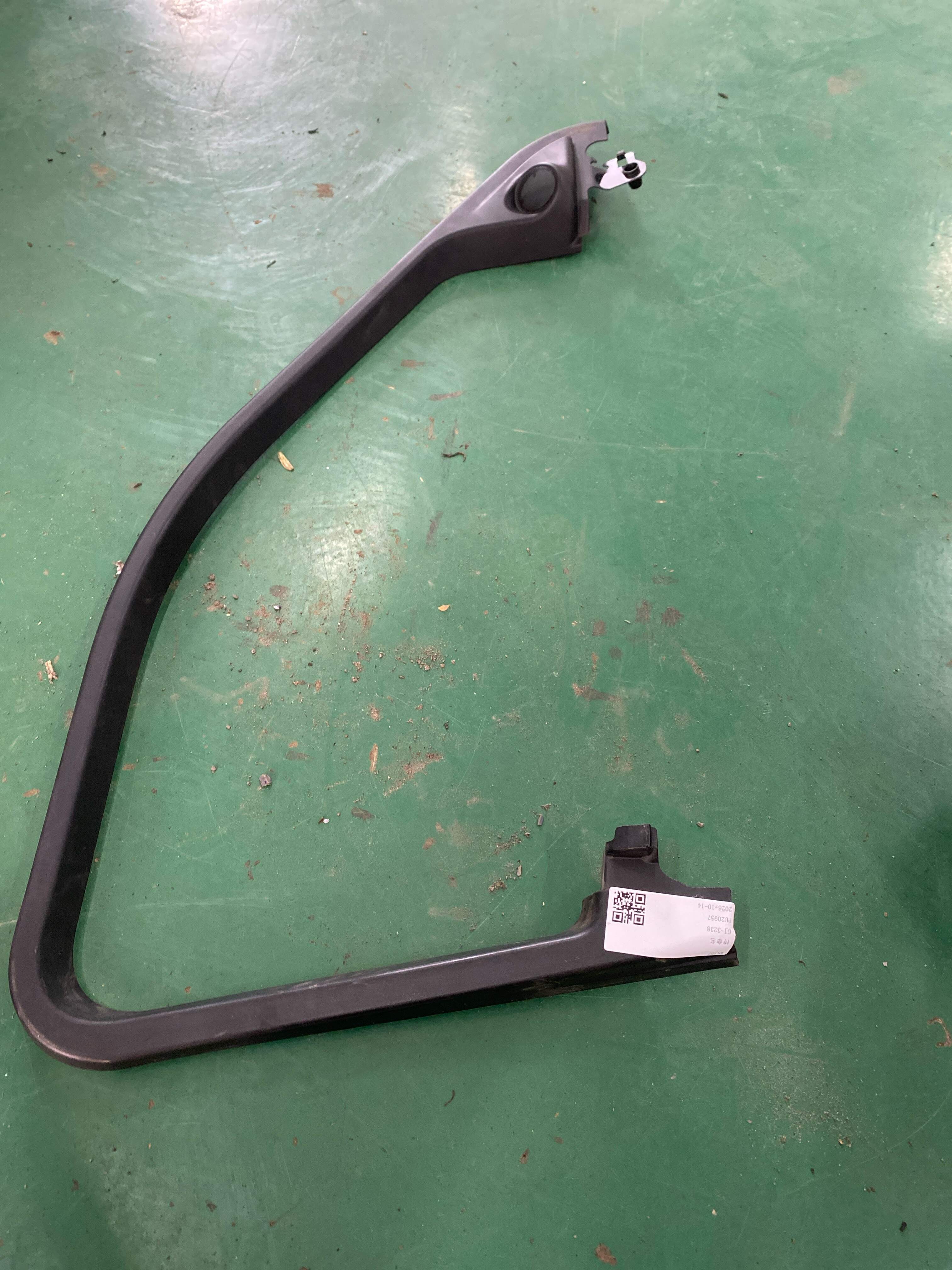 LR026454 Front Door Trim Panel Left Upper
