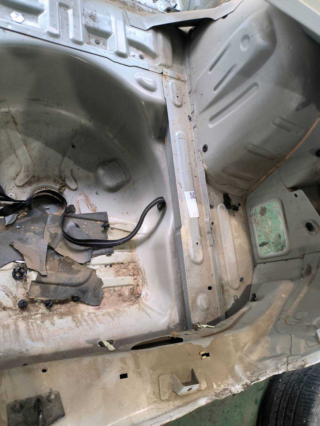 YL00160280 Rear Frame Rail, Right
