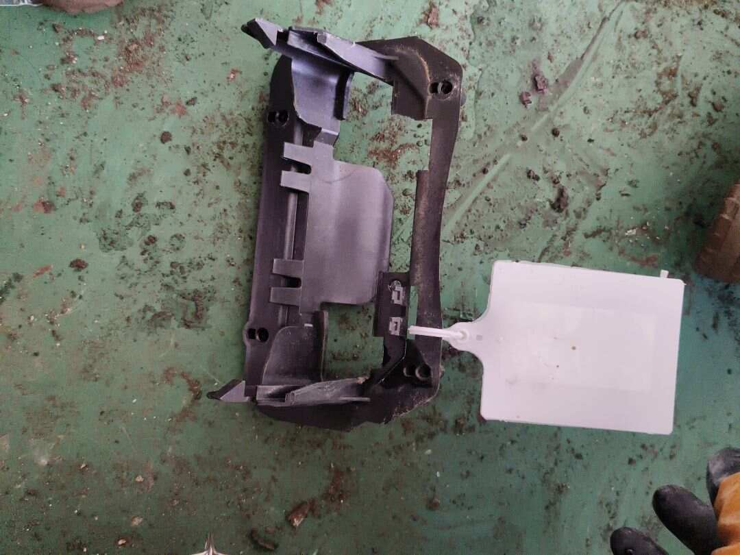 L8KD907461 控制单元支架