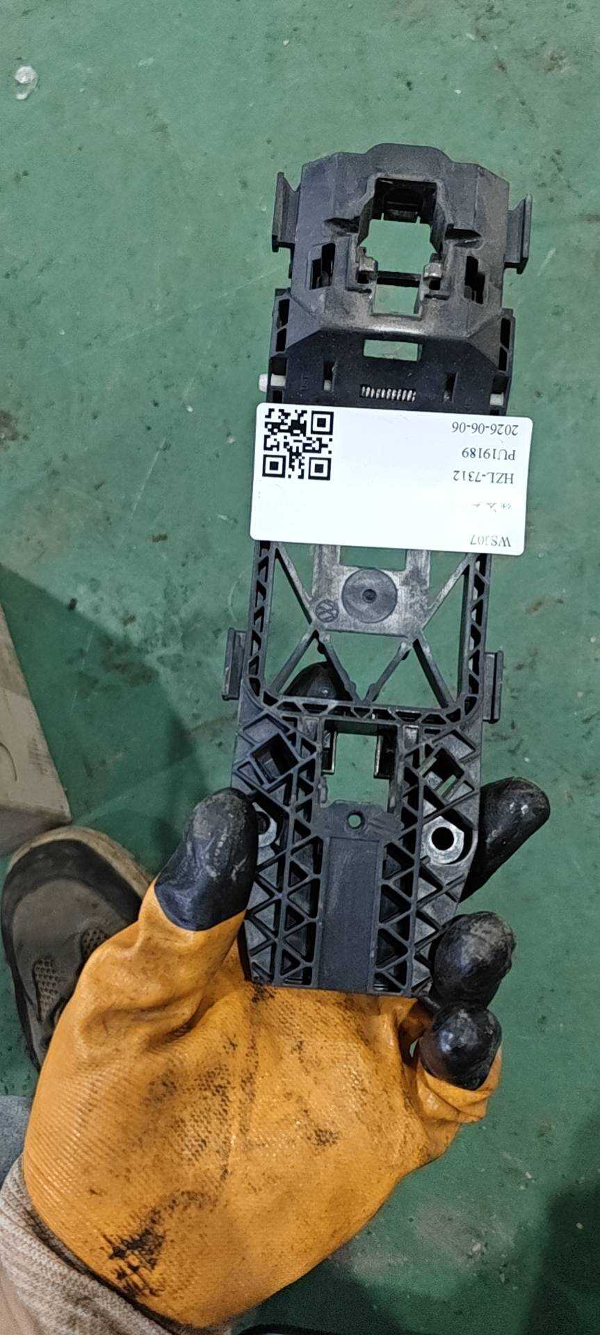 5L0837885C 前门外拉手固定框（右）