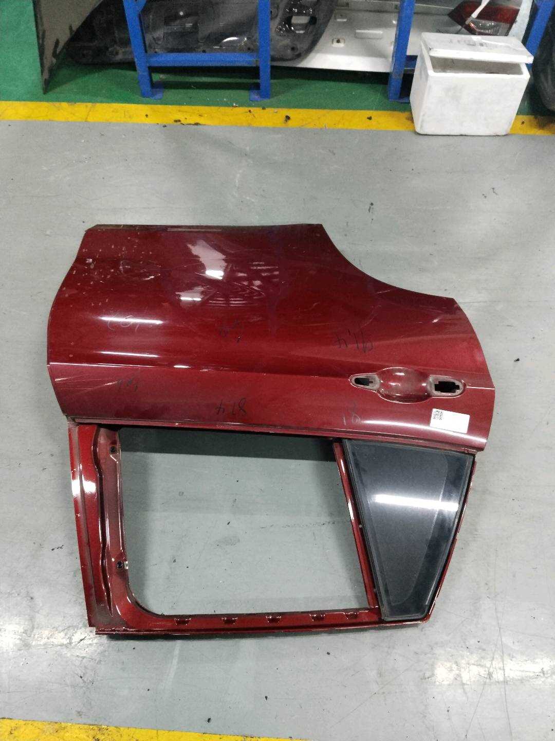 41009628744 后门壳(右)