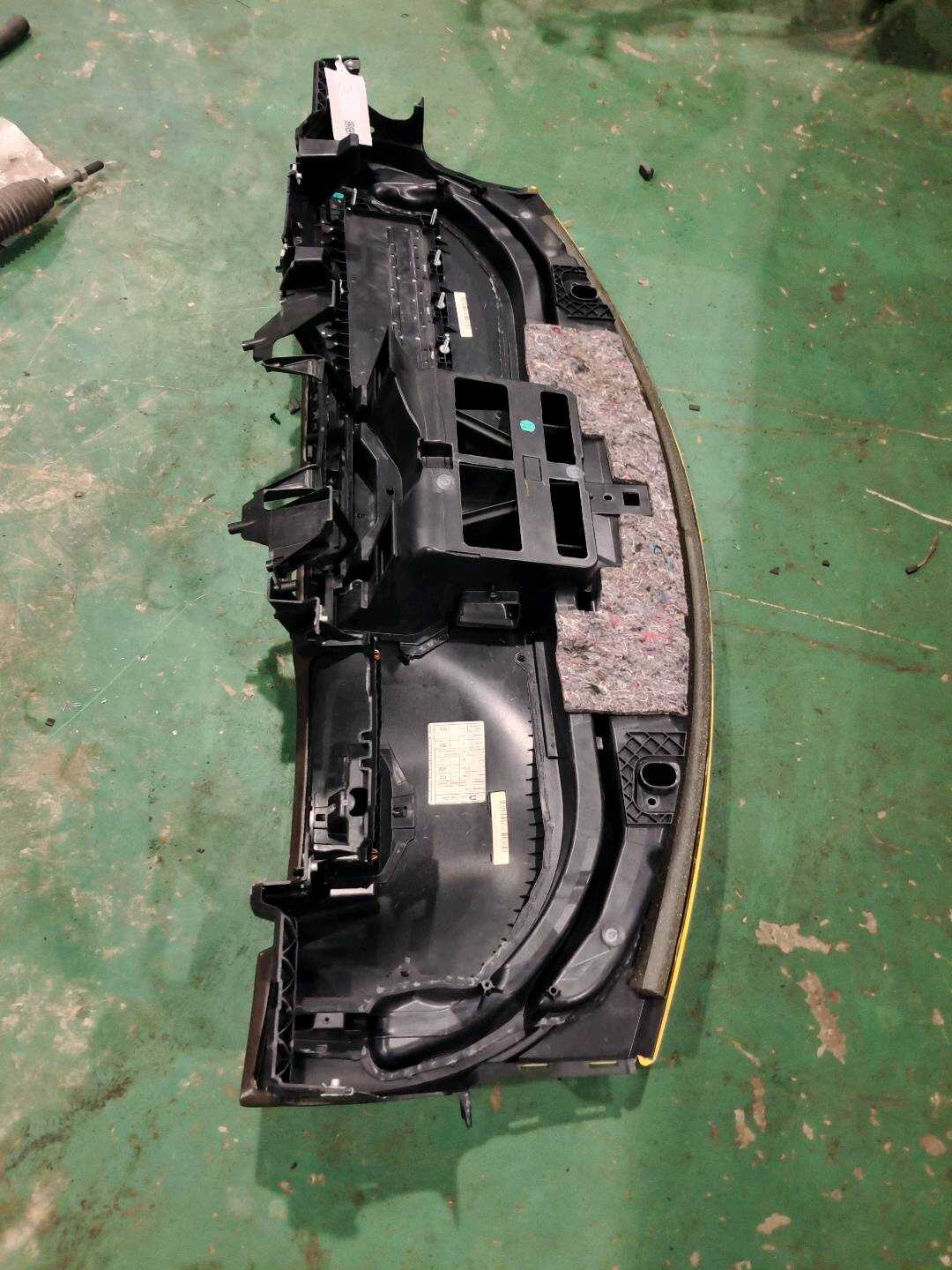 C2Z13863AMS 仪表台壳