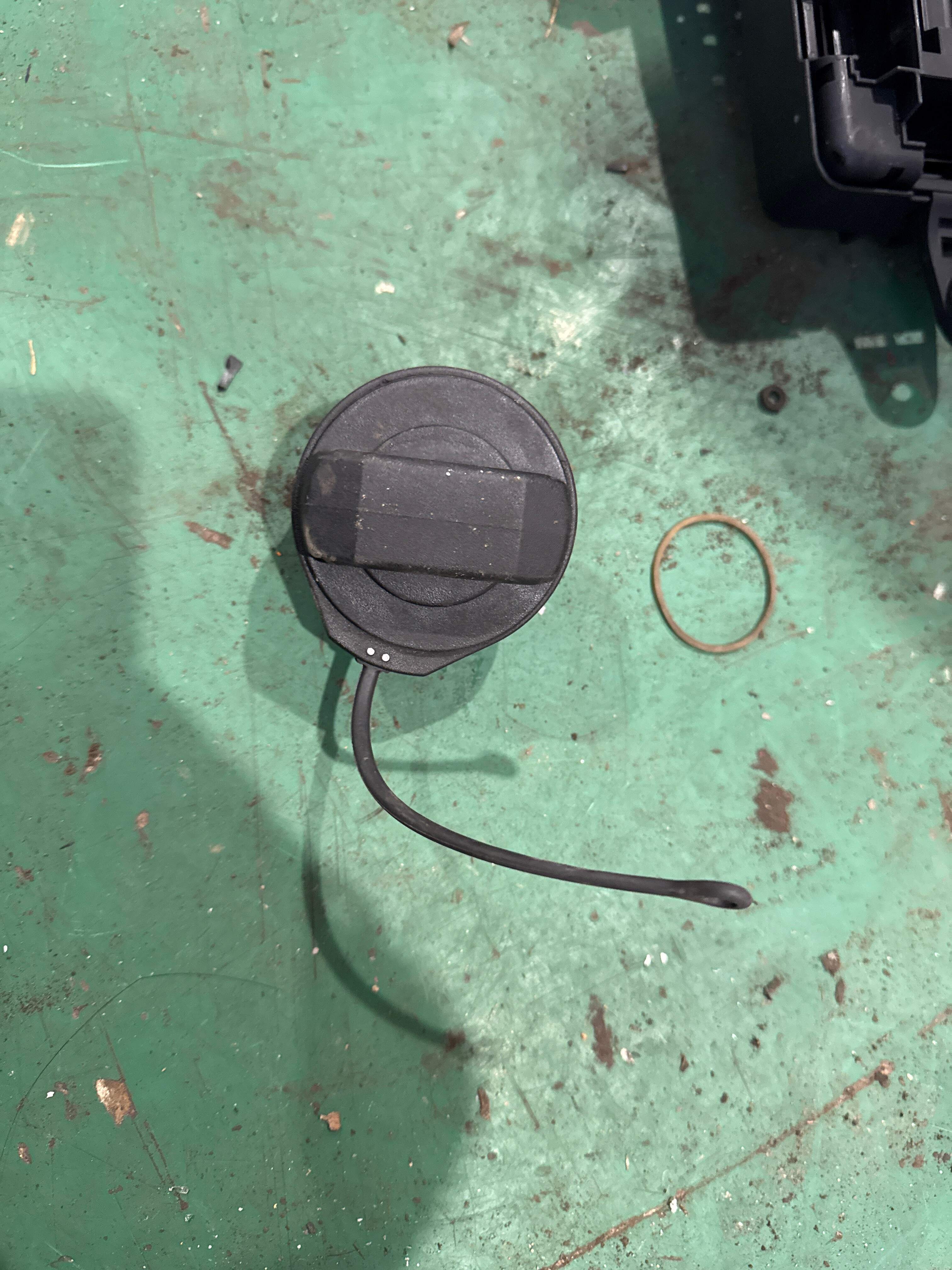 1K0201550AL Fuel Tank Filler Cap (Inner)