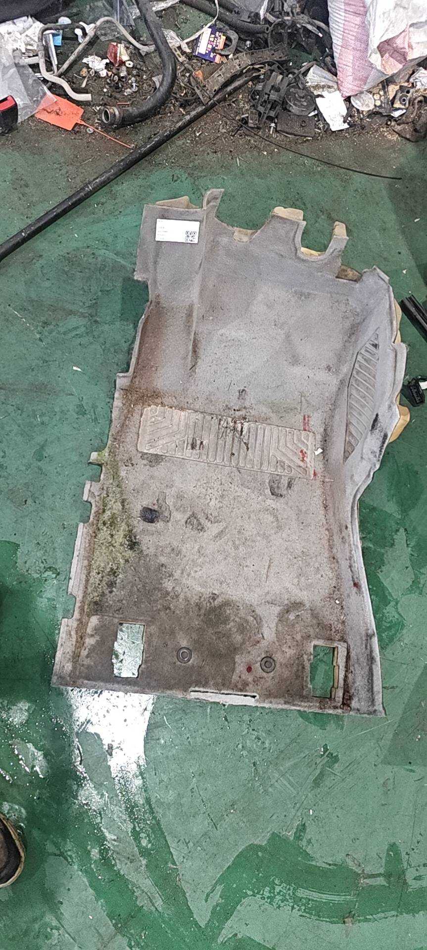 A16968045407H45 地板地毯（左前）