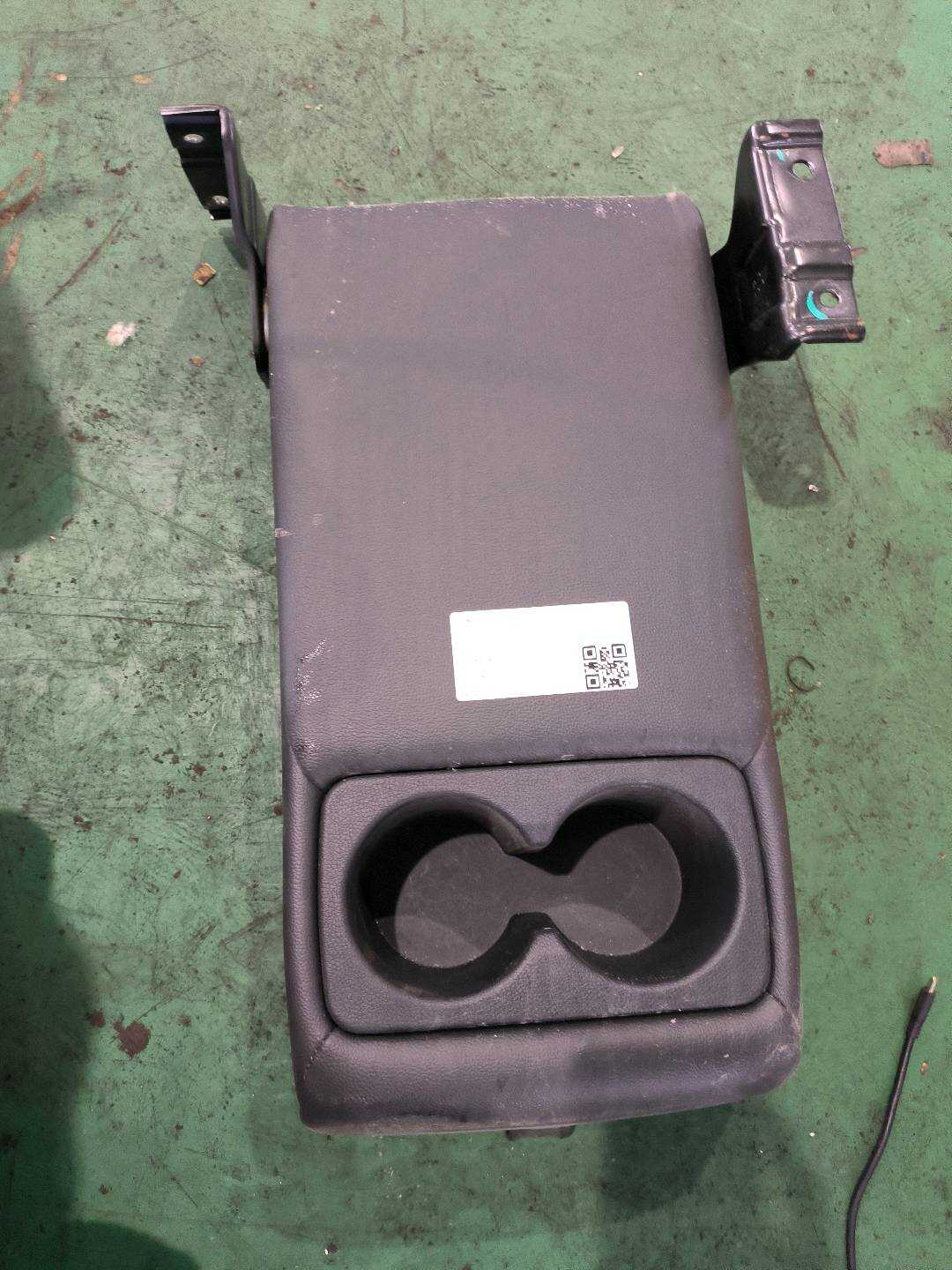 89900B3100XC7 后排座椅中央扶手箱