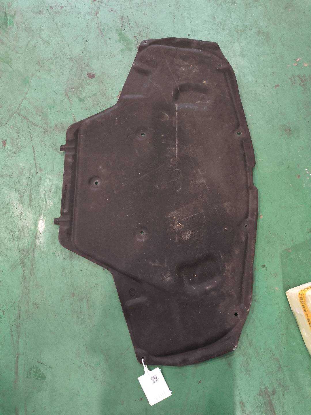 658402V70A 发动机罩内衬