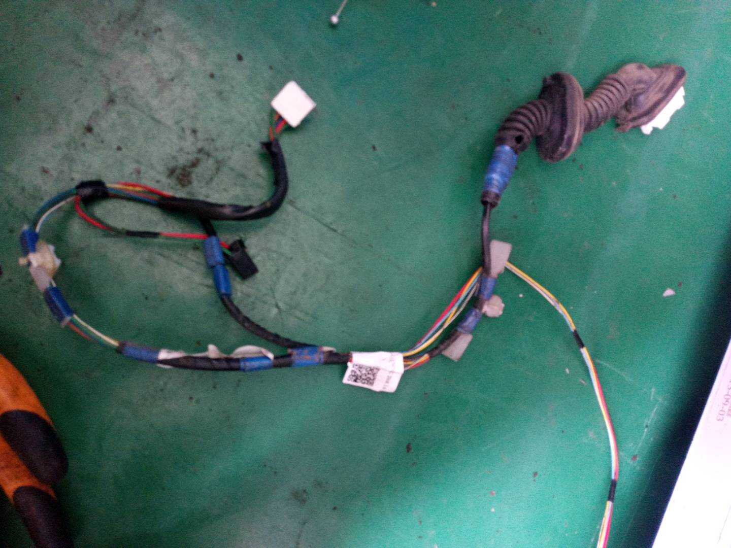 8215302540 后门线束(右)