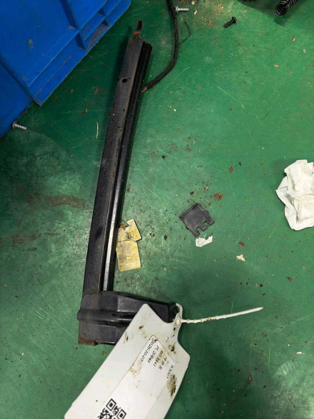 6740406070 前门玻璃导轨（左后）
