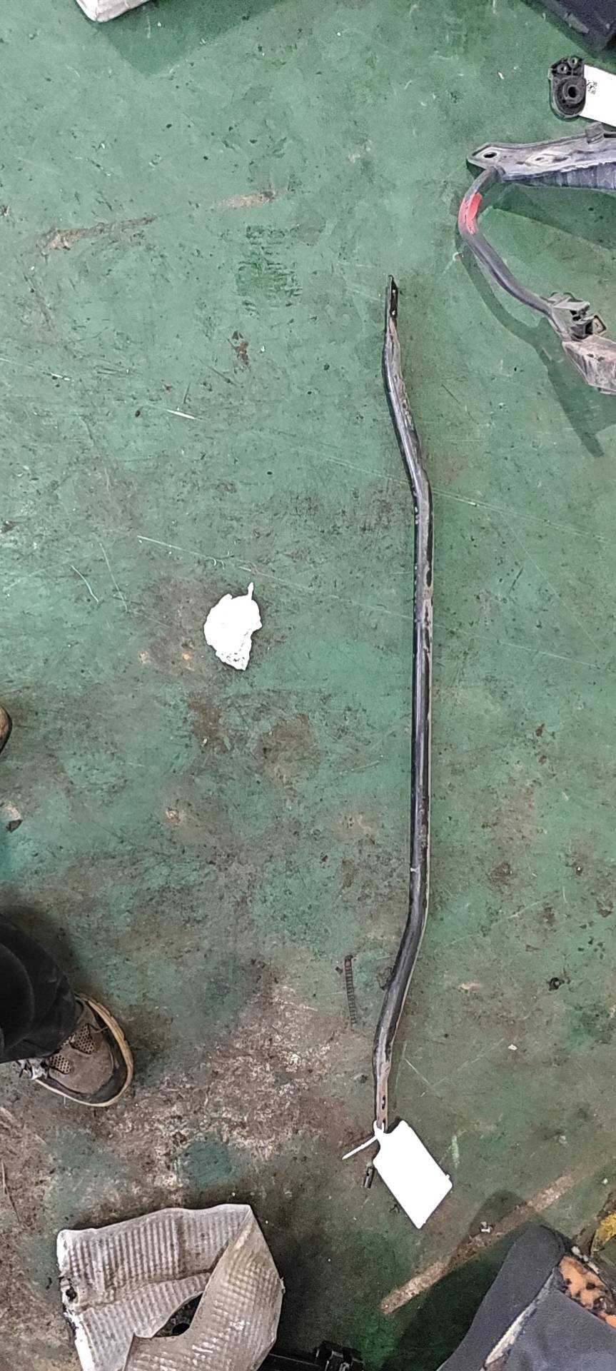 546812M000 前减震器叉