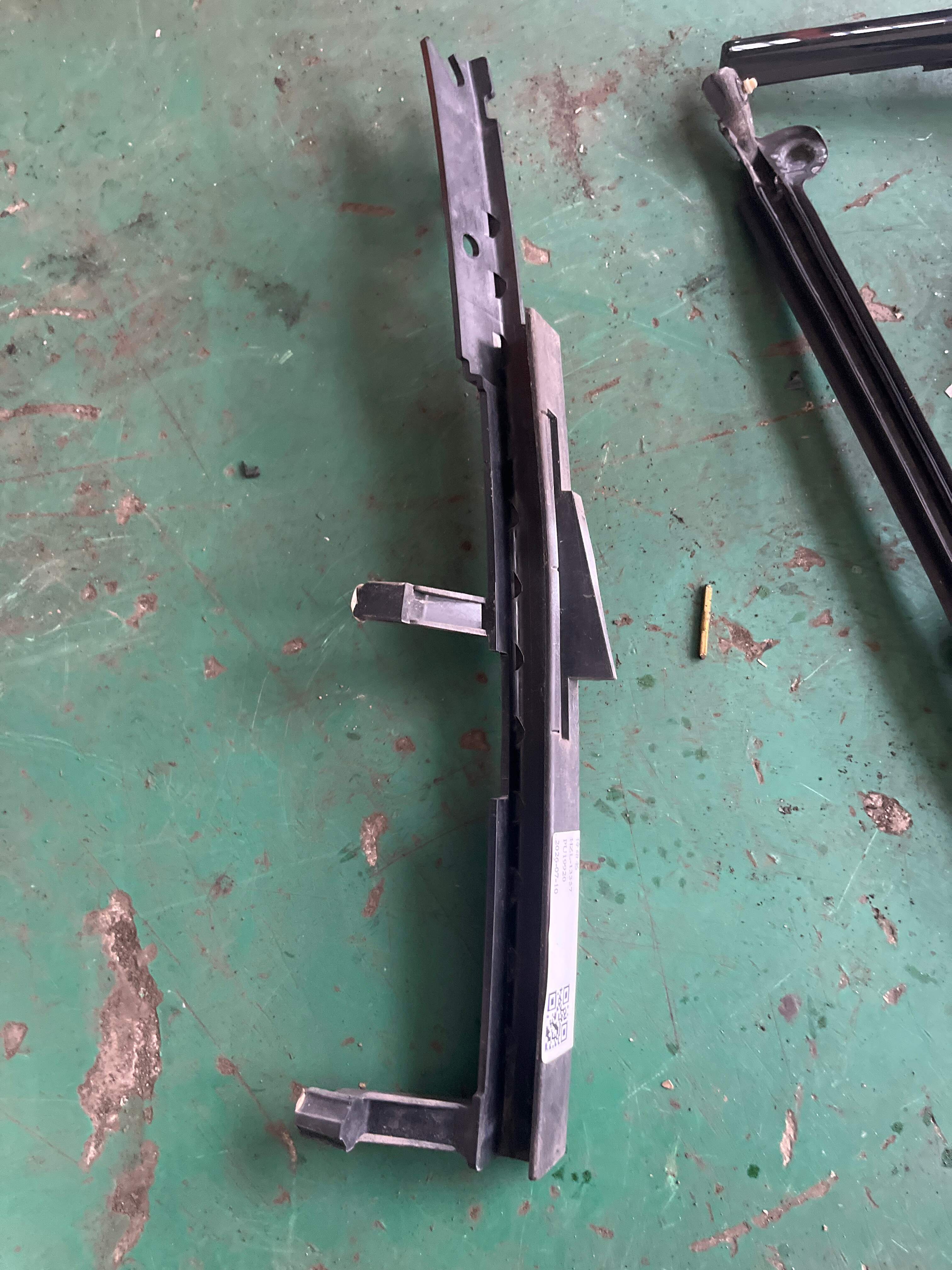 LR033404 Glass Run Channel, Rear Left