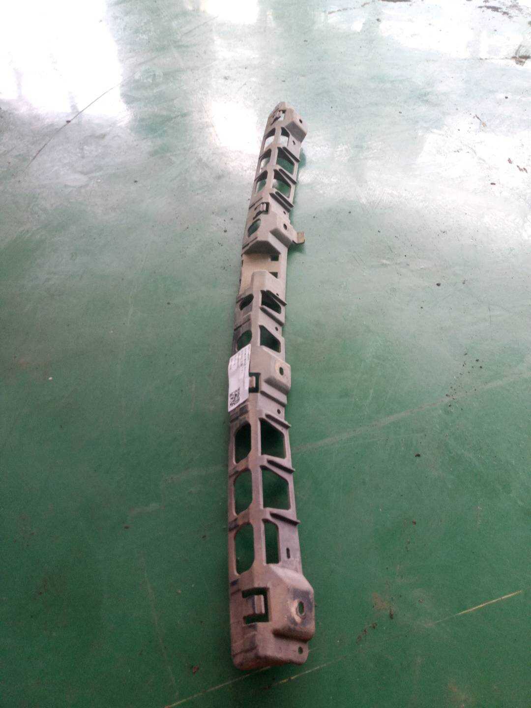 95850586300 后保险杠支架(中)