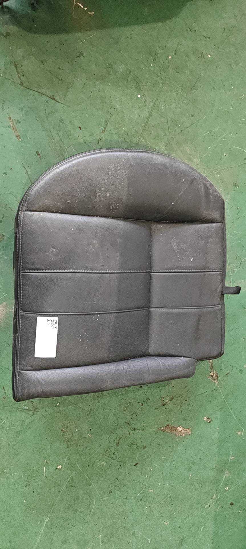 LR022431 后座椅坐垫面罩（左）
