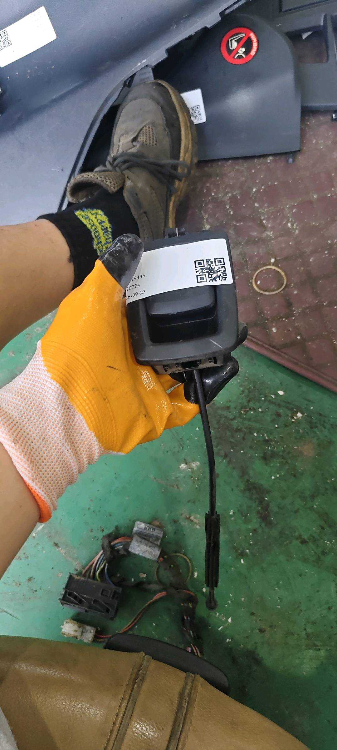 51477238497 防窥装置饰盖(左)