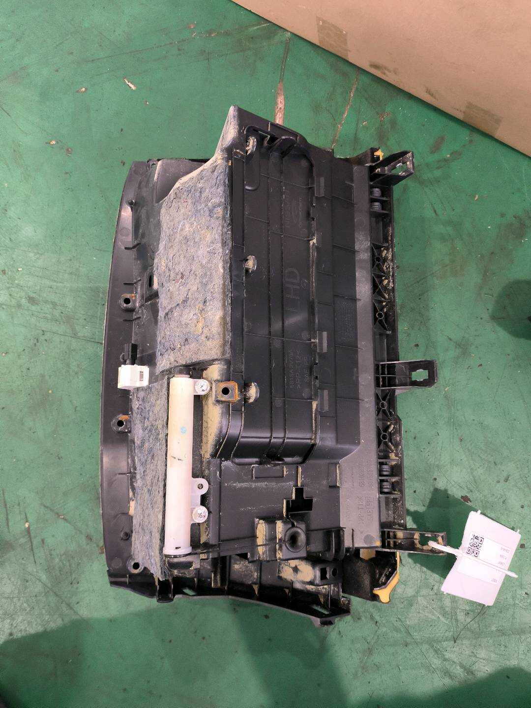 681022V70A 仪表板下安装板