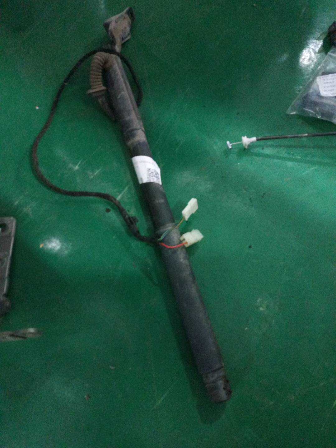 51247332696 Trunk Lid Strut Right Upper