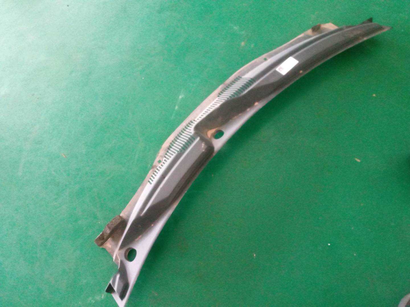5303964AF Front Windshield Cowl Grille