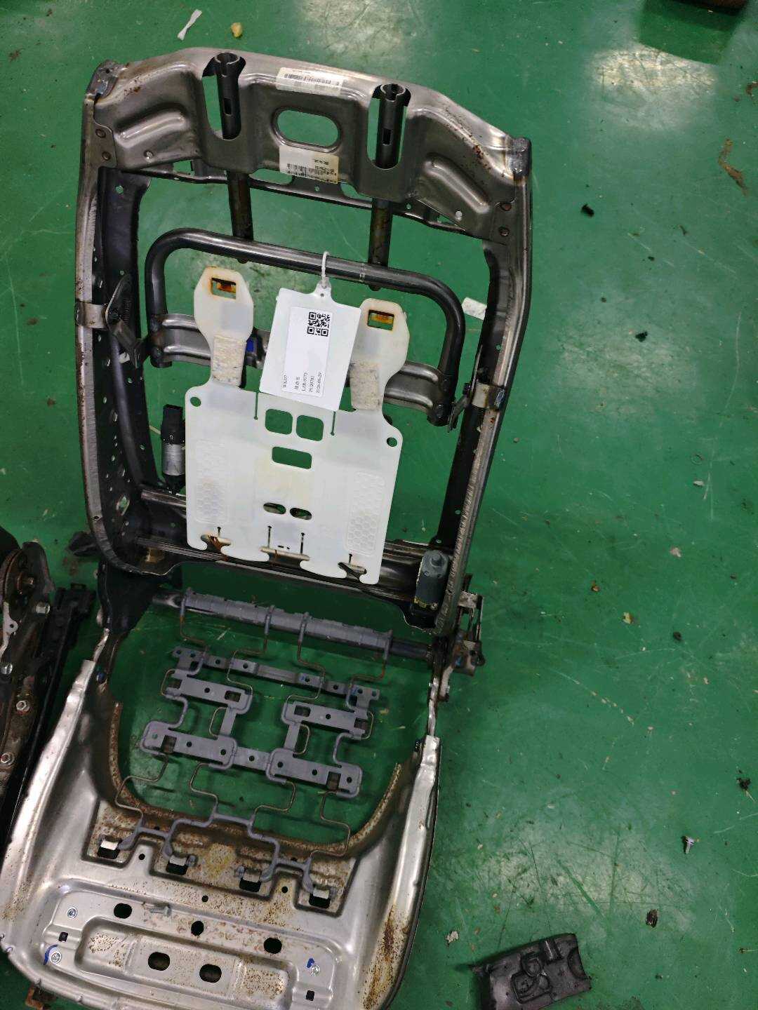 883104Q100 驾驶员座椅靠背骨架