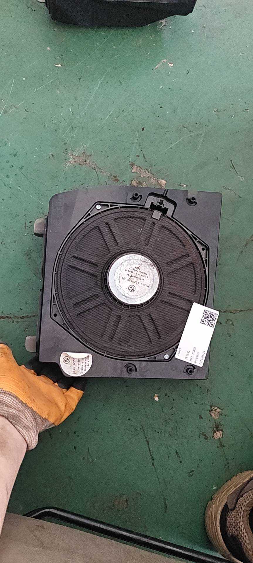 65136990101 中央低音扬声器(左)