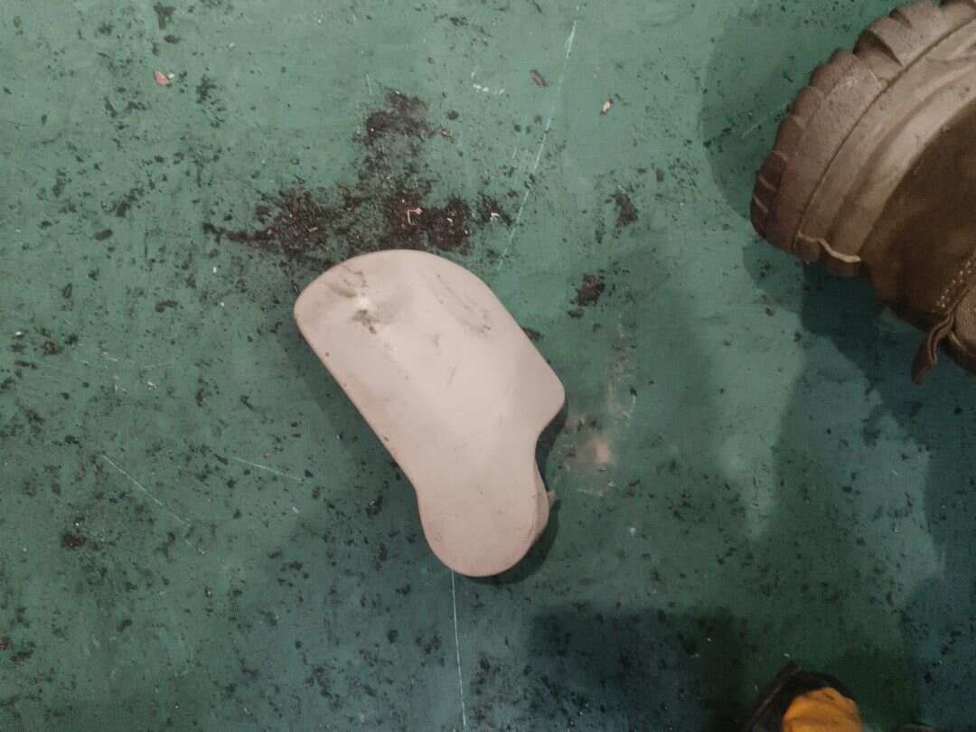 4F1823533C 前机盖拉线手柄