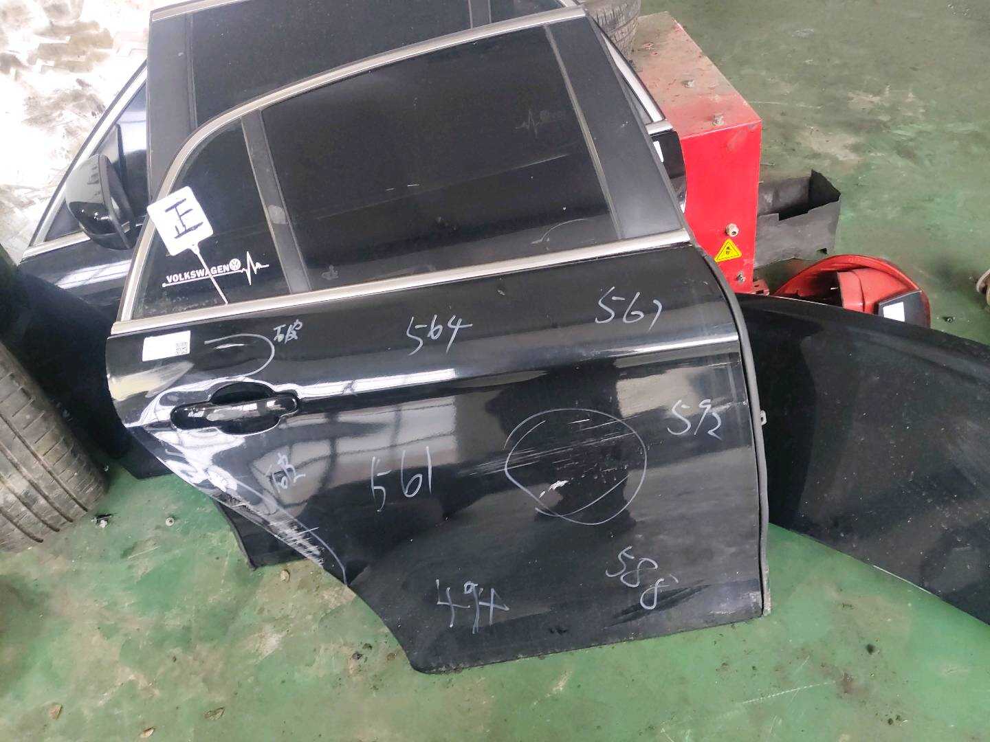 L18G833056 后门壳(右)