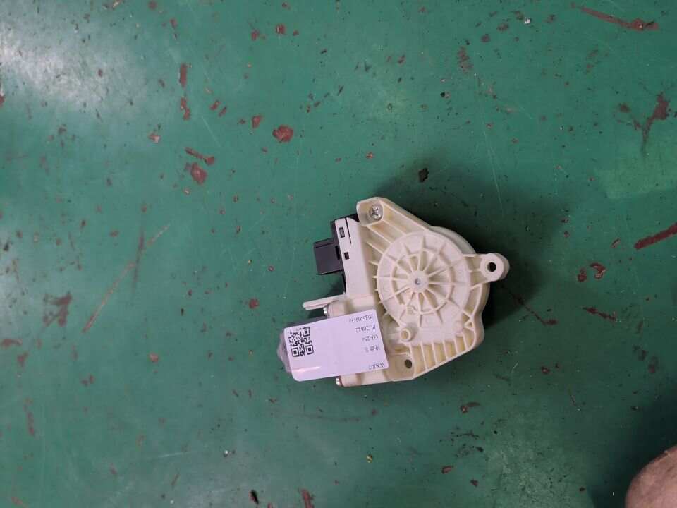 8KD959812 后门玻璃升降电机(右)