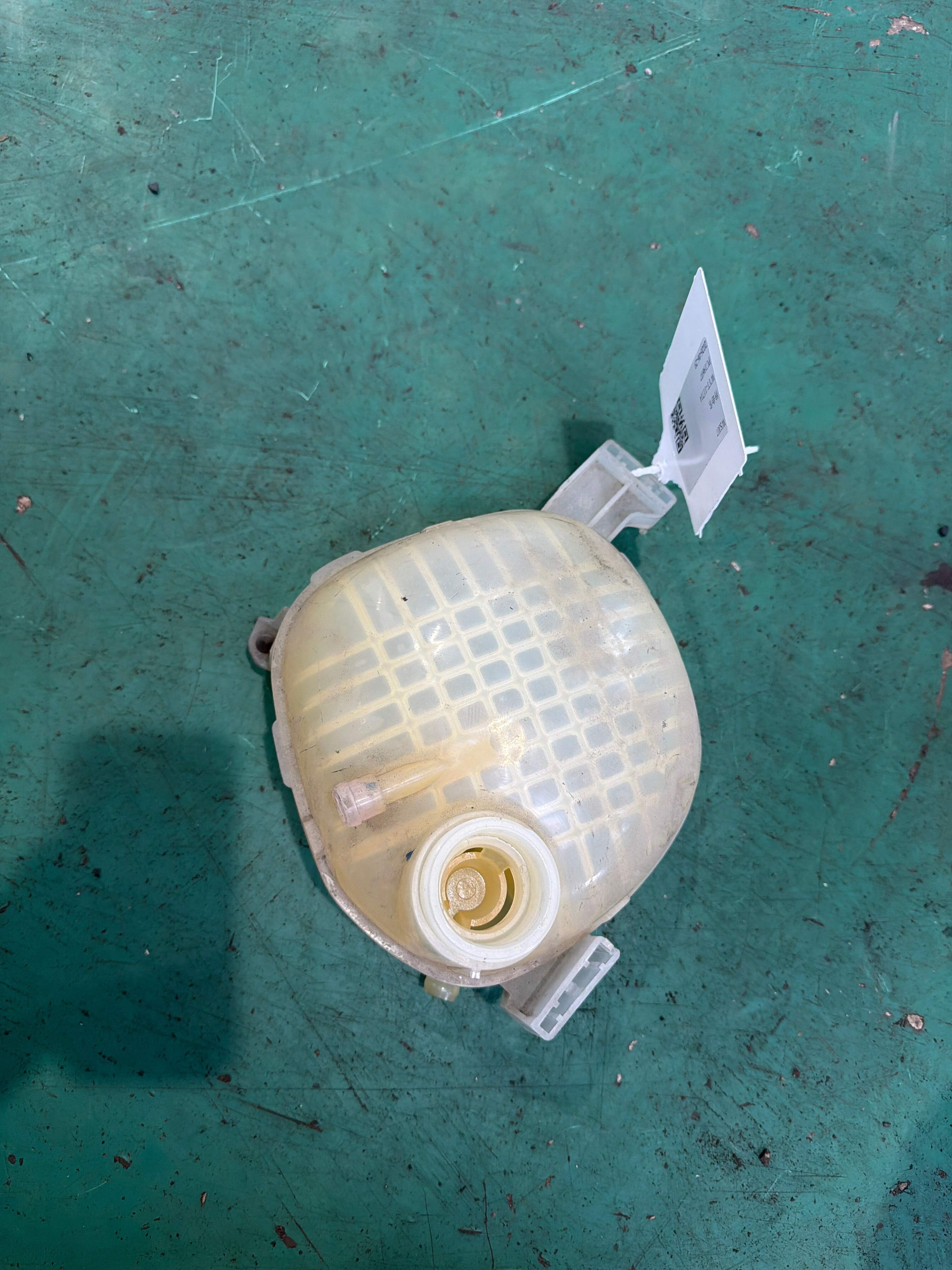 8888873983 散热器补水壶