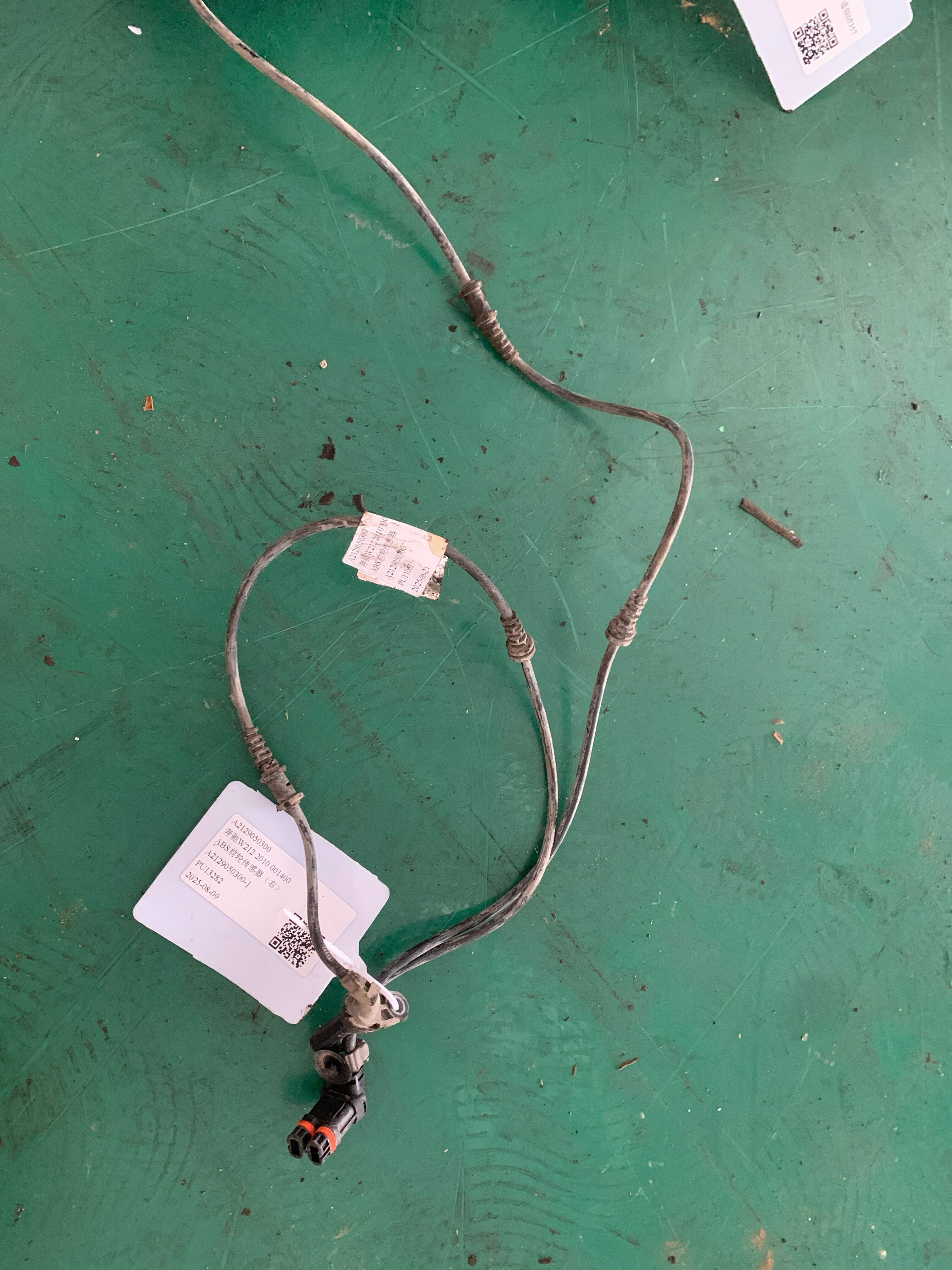 A2129050300 ABS前轮传感器（右）