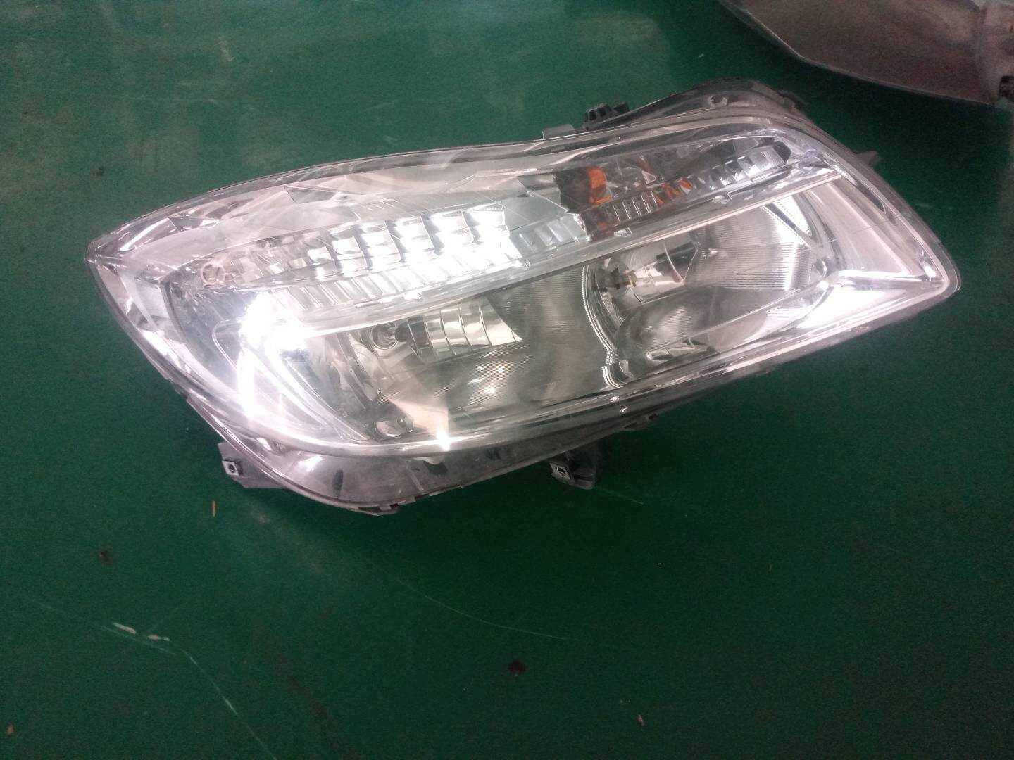 22959040 Front Headlight Assembly, Right