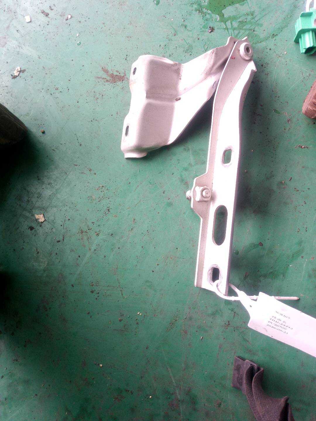 8R0823301A Front Hood Hinge, Left