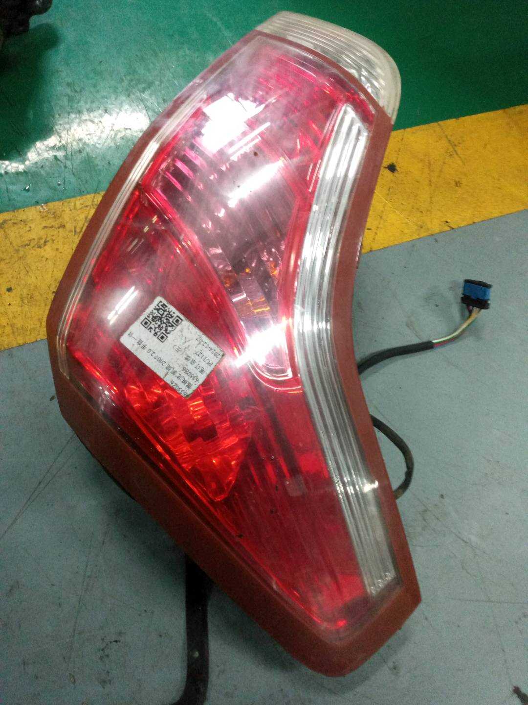 6350Z6 Tail Light Assembly, Left