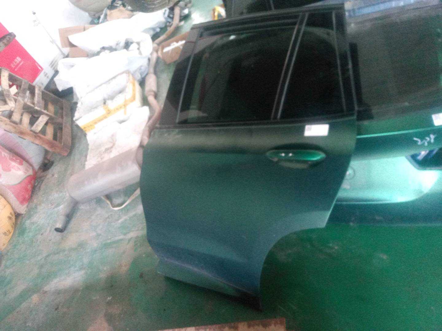 41007465533 后门壳(左)