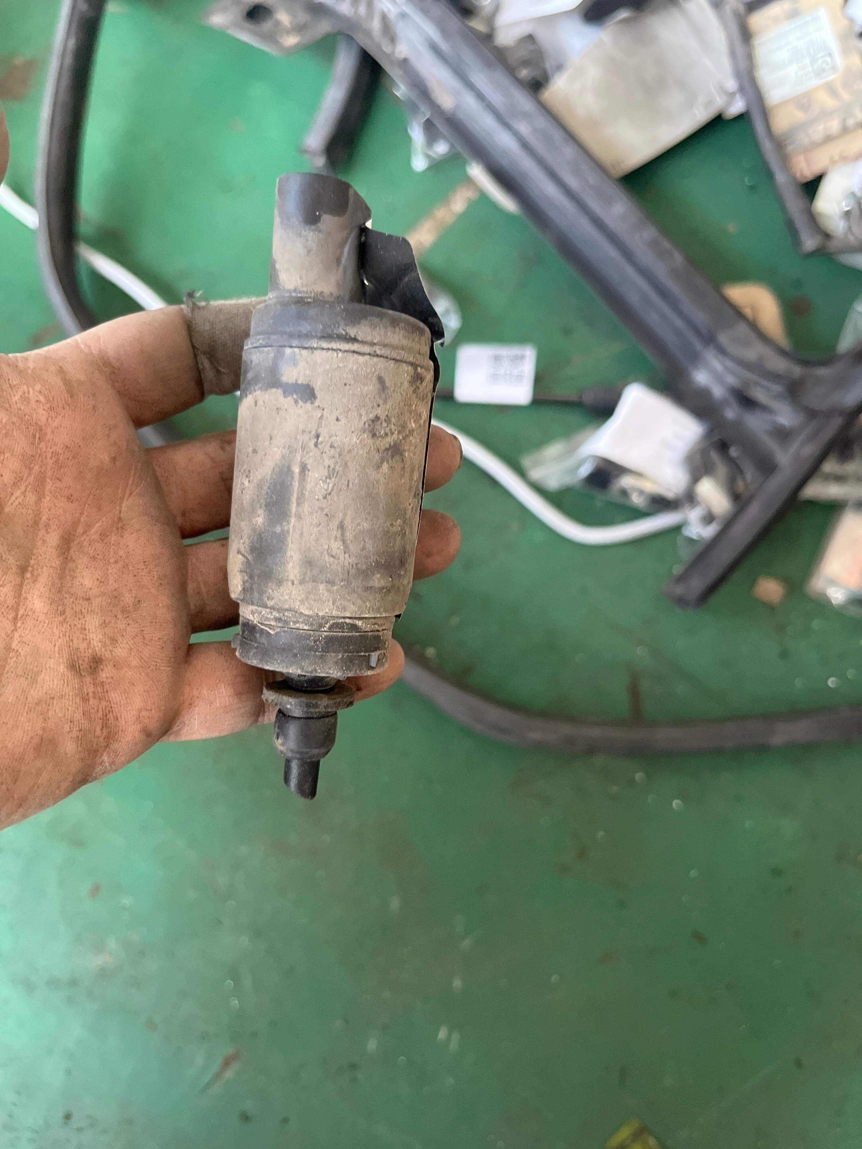 L3CD955651 前风挡雨刮清洗器泵