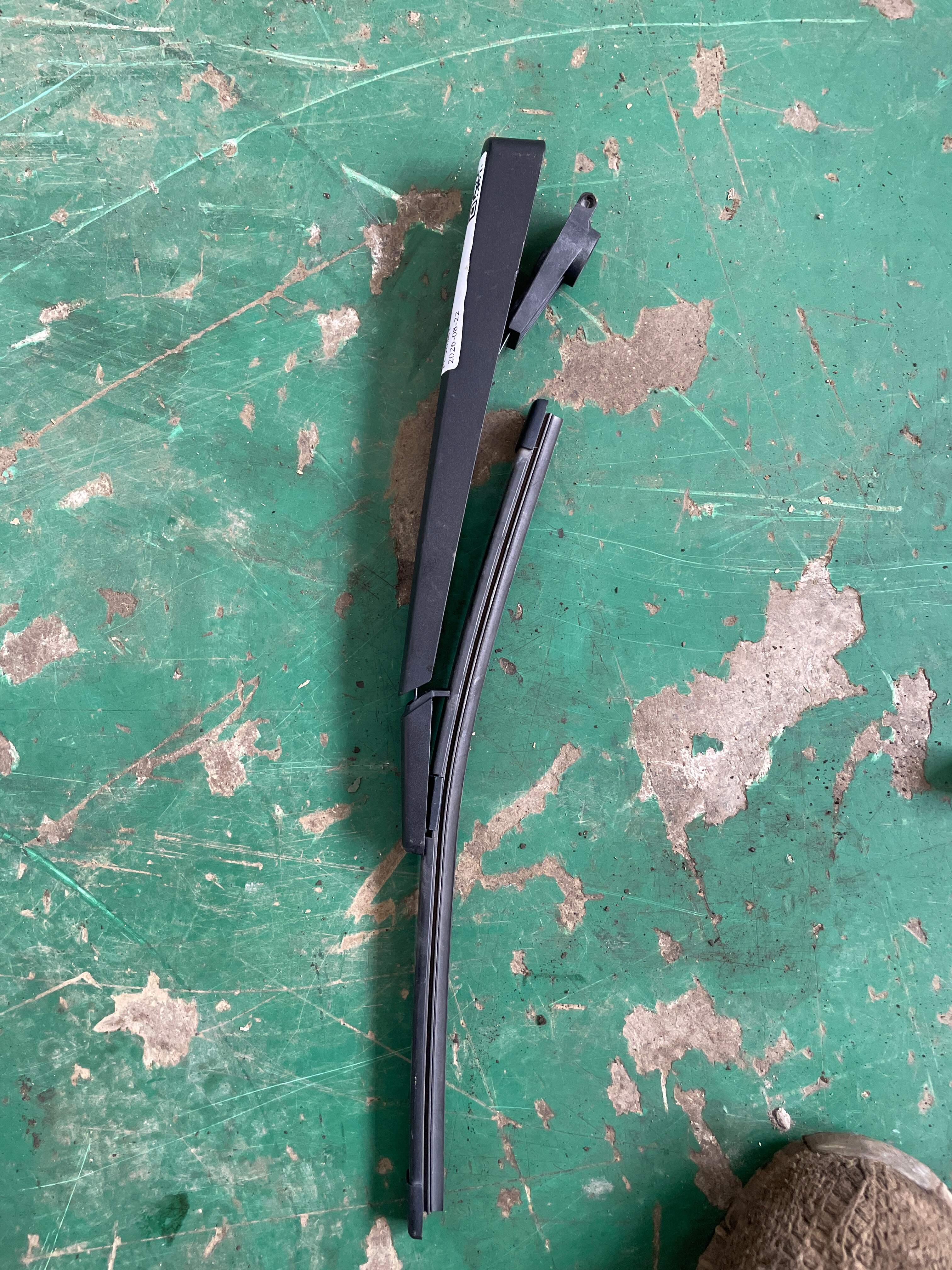 61629478888 尾盖玻璃雨刮臂总成(含雨刮片)