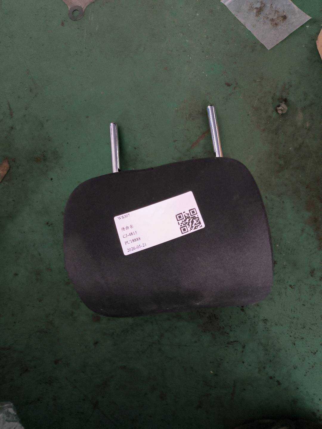 31G885901 后座椅头枕(右)