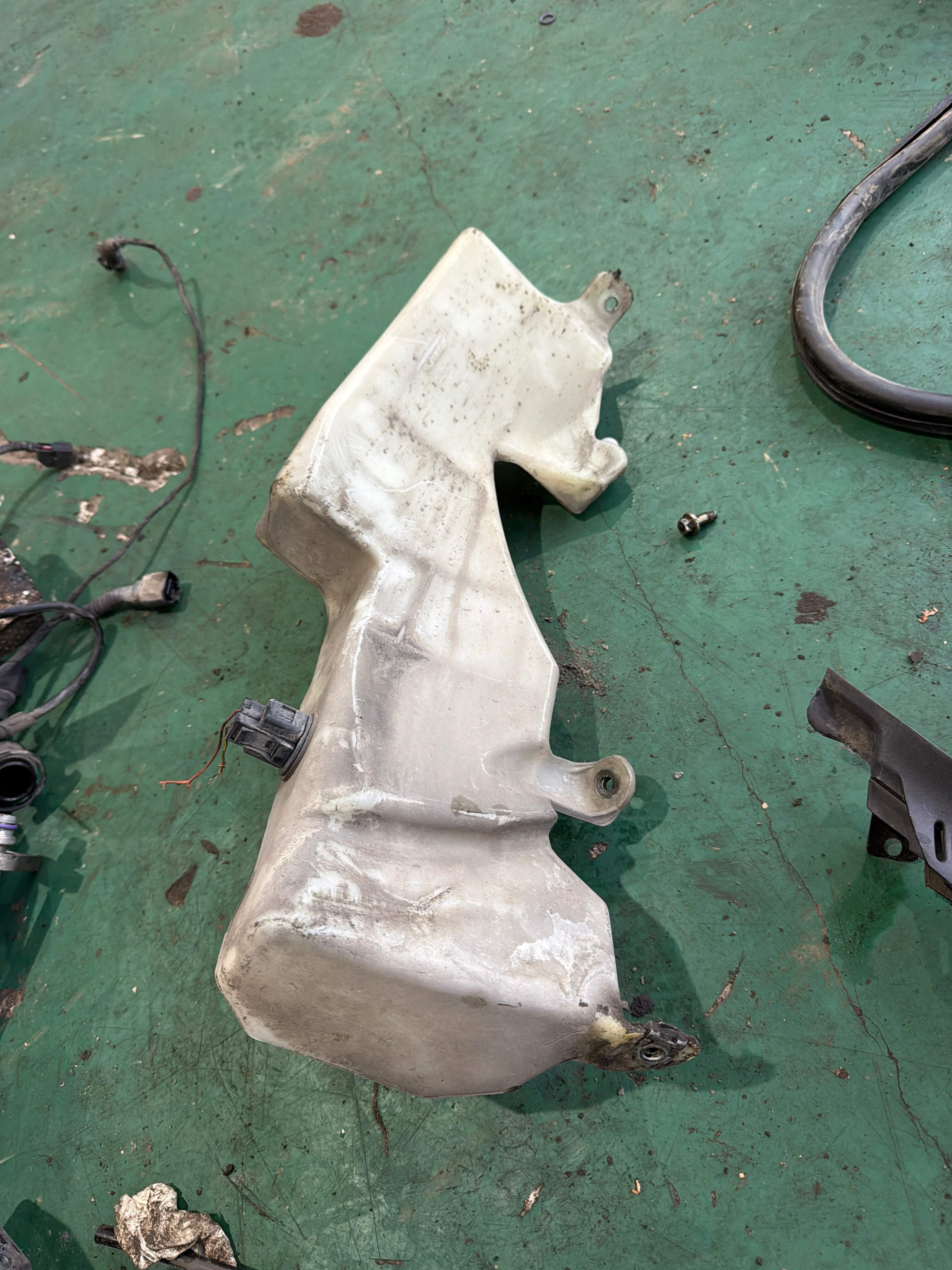 8E0955453AP Front Windshield Washer Reservoir, Lower