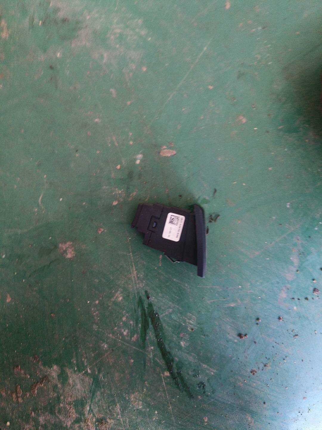 GR2T13A350AA3JA6 Hazard Light Switch