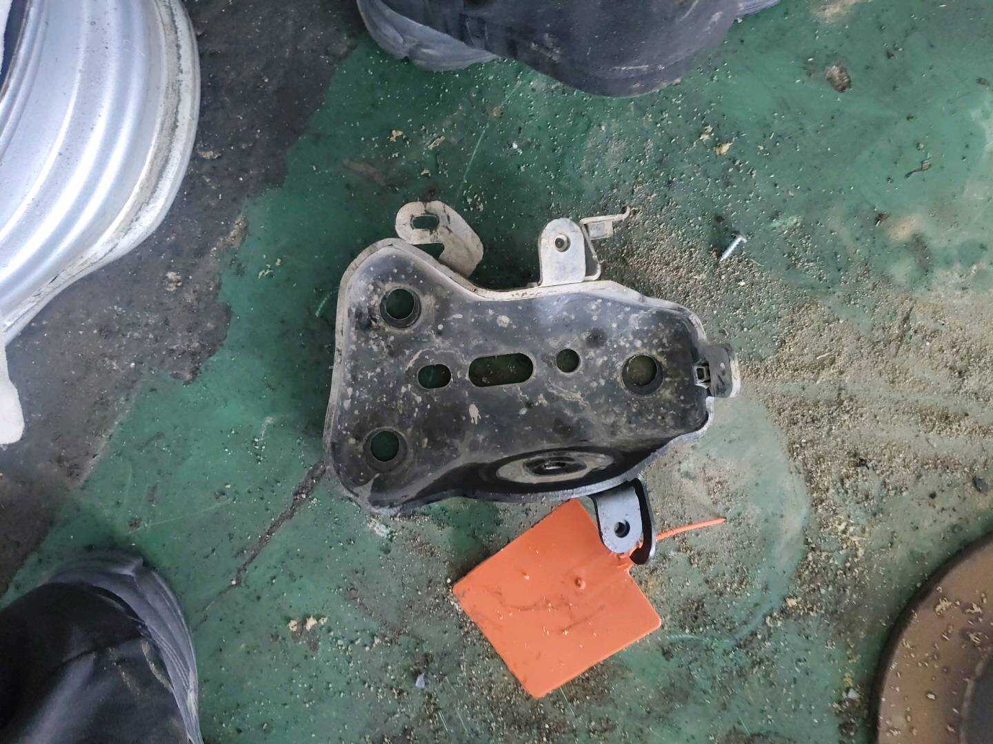 B012842 Torsion Beam Left Bracket