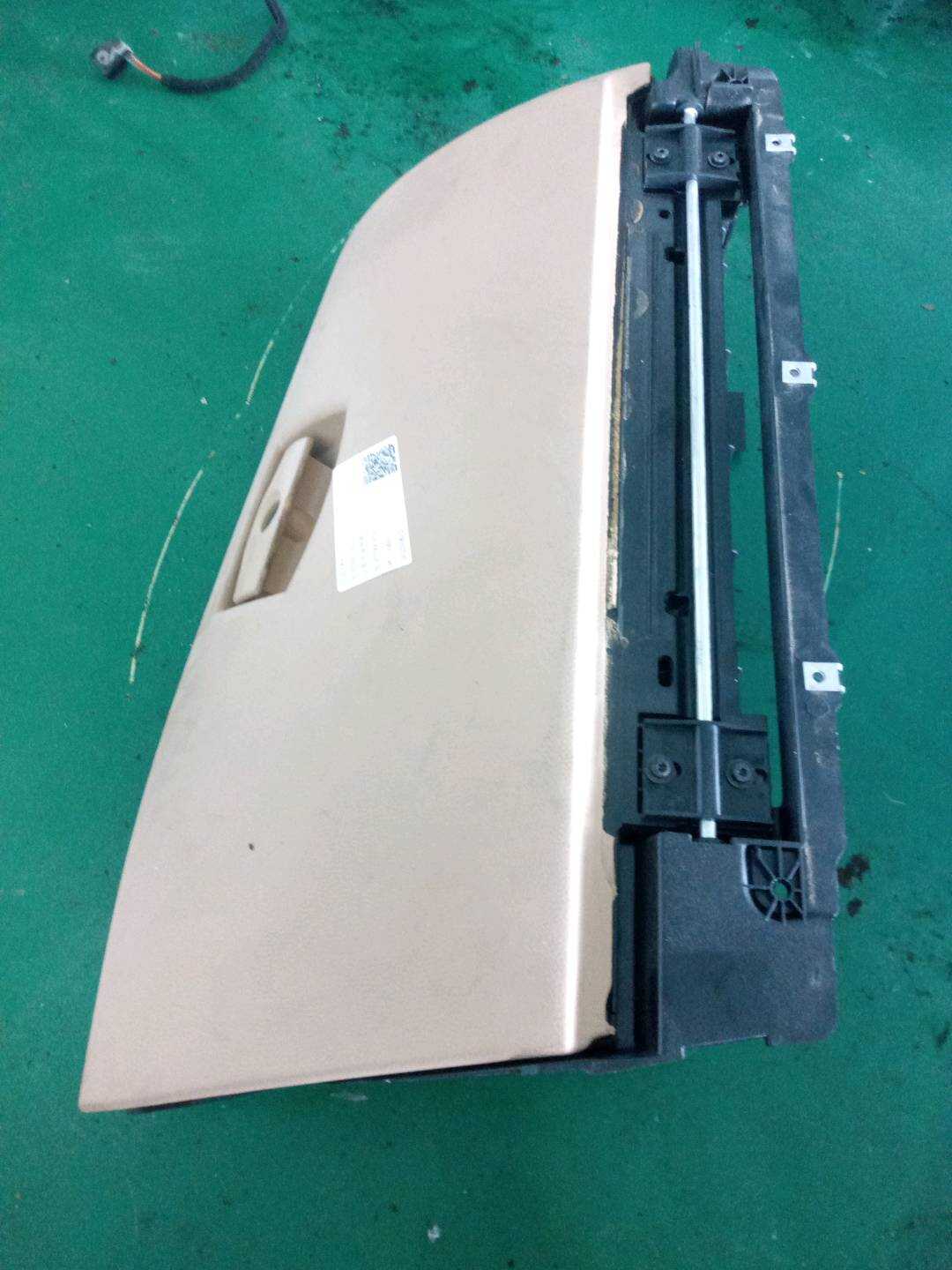 51167066359 仪表台杂物箱